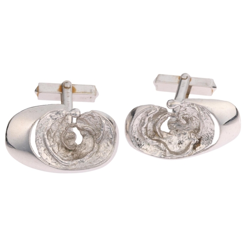 1589 - A pair of sterling silver abstract cufflinks, 31.7mm, 15.7g