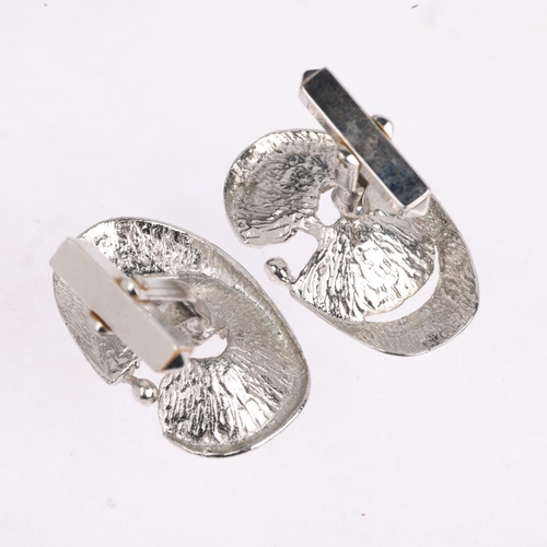 1589 - A pair of sterling silver abstract cufflinks, 31.7mm, 15.7g