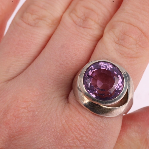 1591 - A sterling silver amethyst eye ring, setting height 19.2mm, size P, 18.2g