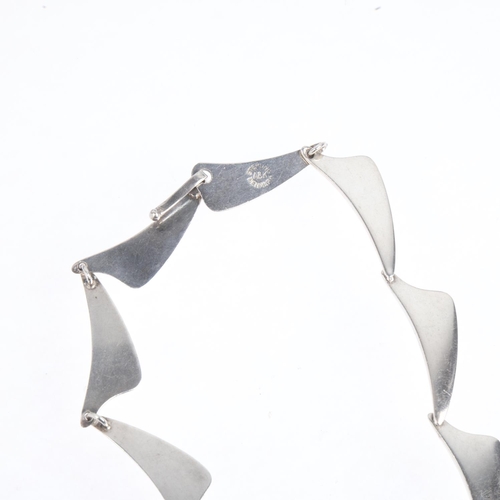 1647 - AARRE & KROGH - a a Danish modernist sterling silver wave panel necklace, 36.5mm, 28.7g