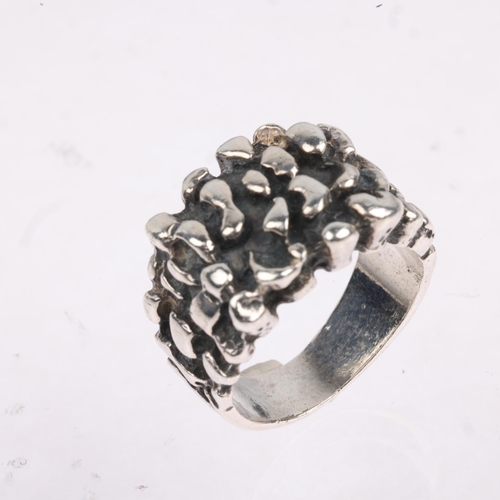 1658 - SAMUEL JAROM - a Danish brutalist sterling silver abstract ring, setting height 14.8mm, size N, 12.1... 