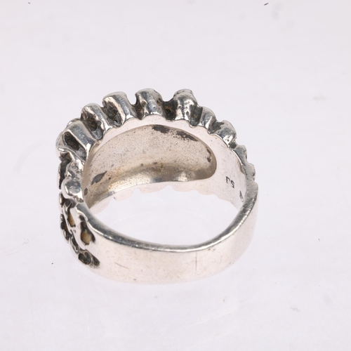 1658 - SAMUEL JAROM - a Danish brutalist sterling silver abstract ring, setting height 14.8mm, size N, 12.1... 