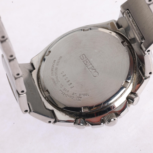 1034 - SEIKO - a stainless steel quartz chronograph calendar bracelet watch, ref. 7T92-0HX0, circa 2010, bl... 