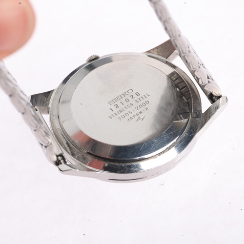 1035 - SEIKO - a Vintage stainless steel automatic calendar bracelet watch, ref. 7005-2000, circa 1971, sil... 