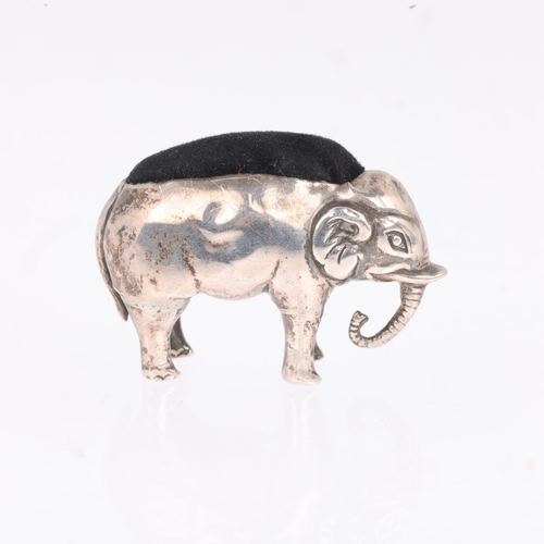 1760 - An Edwardian novelty silver figural elephant pin cushion, Adie & Lovekin Ltd, Birmingham 1906, 4cm