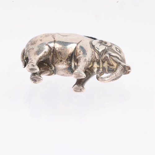 1760 - An Edwardian novelty silver figural elephant pin cushion, Adie & Lovekin Ltd, Birmingham 1906, 4cm