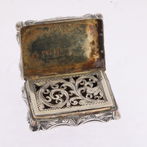 1788 - A Victorian silver vinaigrette, Edward Smith, Birmingham 1849, shaped rectangular form, with allover... 