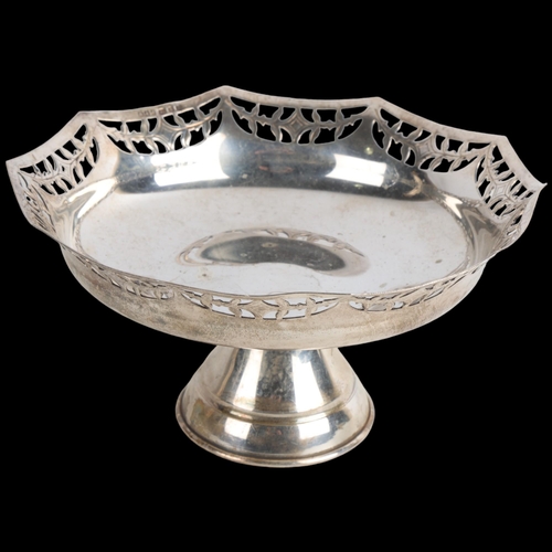 1930 - An Elizabeth II silver pedestal bon bon dish, probably A Taite & Sons Ltd, London 1965, diameter 15.... 