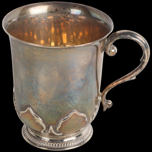 1963 - A George V silver christening mug, Goldsmiths & Silversmiths Co Ltd, London 1915, 9cm, 6.9oz