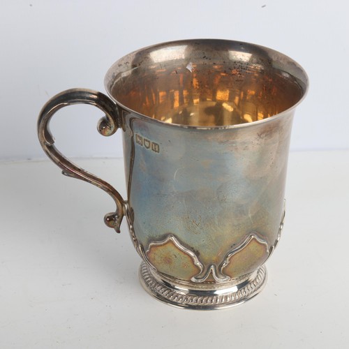 1963 - A George V silver christening mug, Goldsmiths & Silversmiths Co Ltd, London 1915, 9cm, 6.9oz