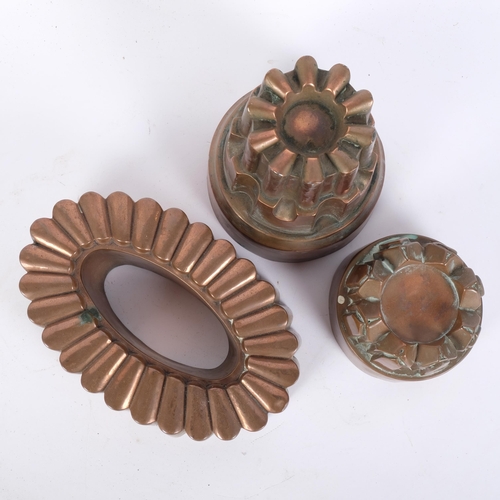 33 - 3 Vintage copper and tin jelly/cake moulds, tallest 15cm