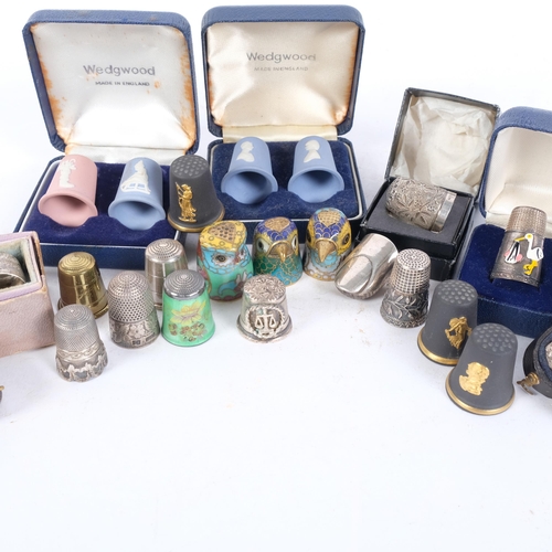 153 - A collection of silver and other thimbles, including a cased Wedgwood Jasperware, etc