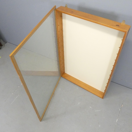 2664 - A pine framed table-top display cabinet. 65x95cm.