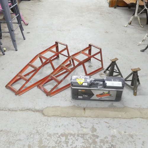 2640 - An RAC 2-tonne trolley jack, new in box, a pair of axel jacks and two painted metal car ramps.