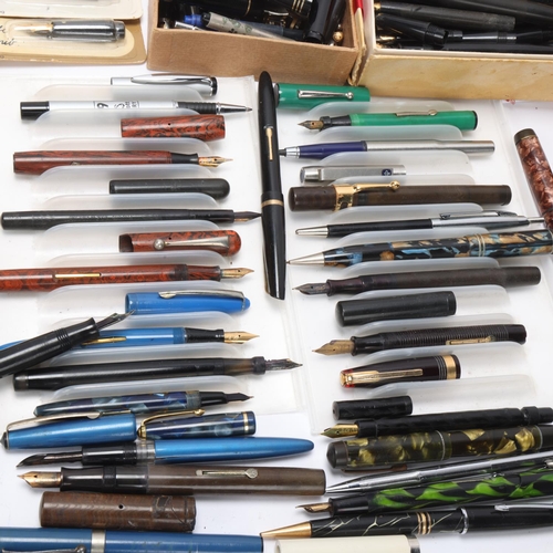 580 - A large quantity of fountain pens, spare pen parts, many gold nibs, all for spares and repairs most ... 