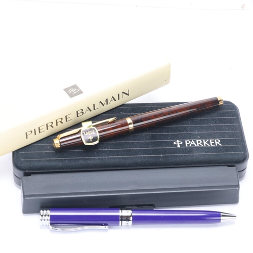 586 - A Parker 75 Lacquer Fountain pen, French made tortoishell lacquer body with 15ct gold Medium nib, to... 