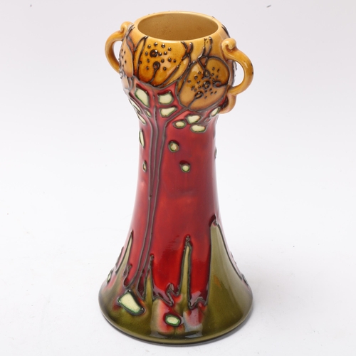 20 - Minton Secessionist vase, circa 1902 - 1910, tube-lined decoration, height 17.5cm