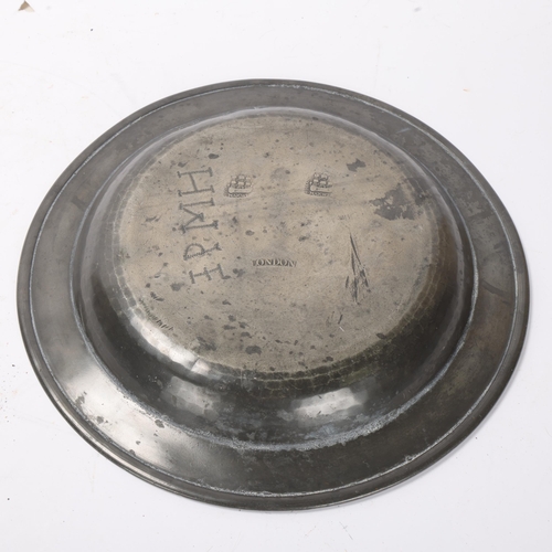 813 - AMERICAN INTEREST - pewter charger circa 1800, made by Stephen Maxwell (Scottish Nationalist), beari... 