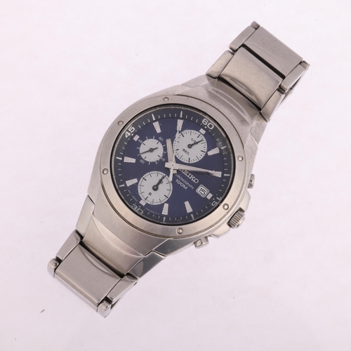 2040 - SEIKO - a stainless steel quartz chronograph calendar bracelet watch, ref. 7T92-0HX0, circa 2010, bl... 