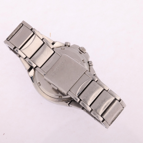 2040 - SEIKO - a stainless steel quartz chronograph calendar bracelet watch, ref. 7T92-0HX0, circa 2010, bl... 