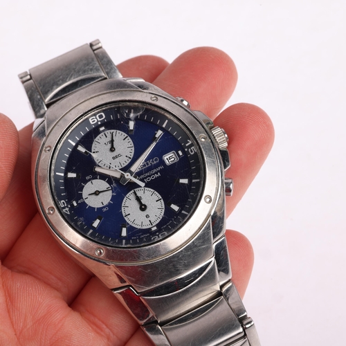 2040 - SEIKO - a stainless steel quartz chronograph calendar bracelet watch, ref. 7T92-0HX0, circa 2010, bl... 