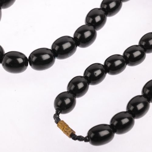 2523 - A single-strand graduated jet bead necklace, beads measure 14.2-10mm, 49cm, 37.2g