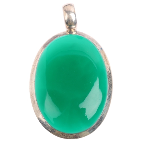 2527 - A large silver chalcedony pendant, set with oval cabochon chalcedony, 50.4mm, 17.2g