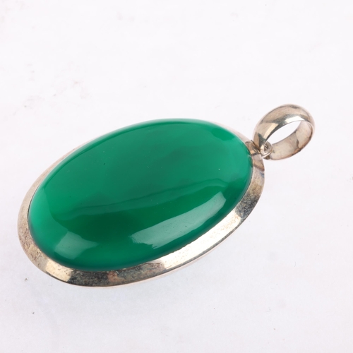 2527 - A large silver chalcedony pendant, set with oval cabochon chalcedony, 50.4mm, 17.2g