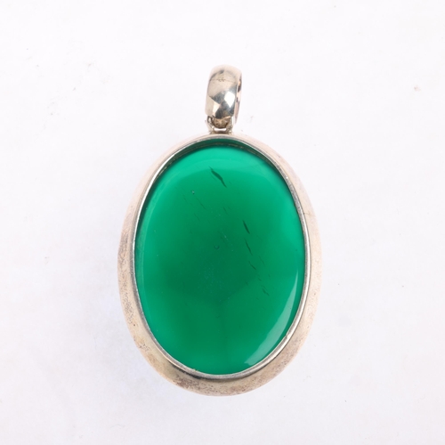 2527 - A large silver chalcedony pendant, set with oval cabochon chalcedony, 50.4mm, 17.2g