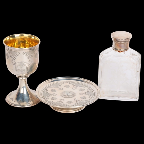 2663 - A cased Victorian silver 3-piece travelling communion set, Edward & John Barnard, London 1858, compr... 