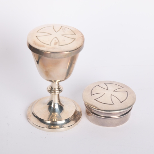 2664 - A cased George VI silver 2-piece travelling communion set, Mowbray & Co, London 1948, comprising com... 