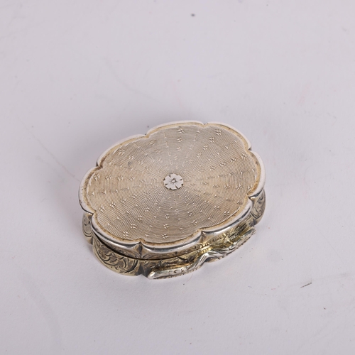 2678 - A Victorian silver vinaigrette, Edward Smith, Birmingham 1853, oval scalloped form with engine turne... 