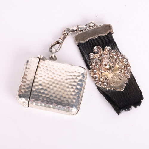 2688 - A late Victorian silver planished Vesta case, with silver armorial fob Vesta, 4.5cm x 4cm