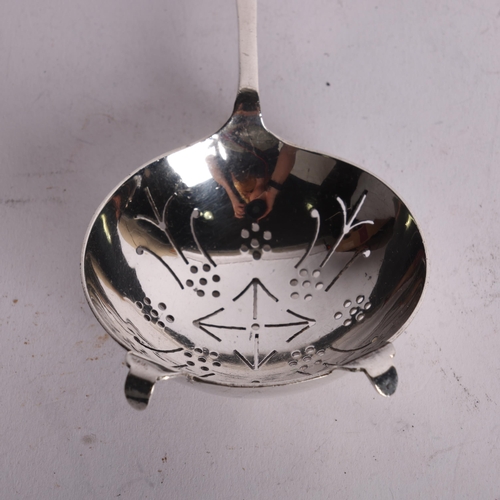 2725 - A George VI silver tea strainer, maker DNH&S, Sheffield 1946, 14.5cm, 1.4oz