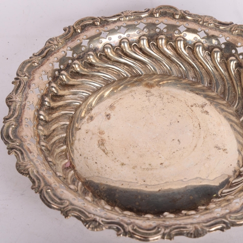 2749 - An Edwardian circular silver bon bon dish, Birmingham 1905, and an Art Deco silver dressing table pi... 