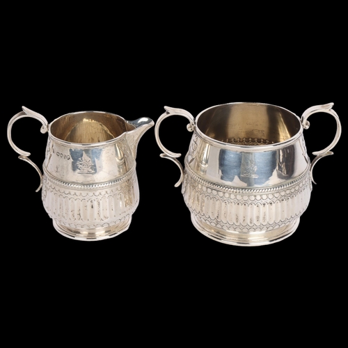 2763 - A Victorian silver sugar bowl and cream jug set, Holland, Son & Slater, London 1892, tapered cylindr... 