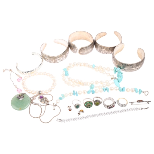 2635 - Various jewellery, including silver moss agate bar brooch, silver aventurine quartz and peridot pend... 