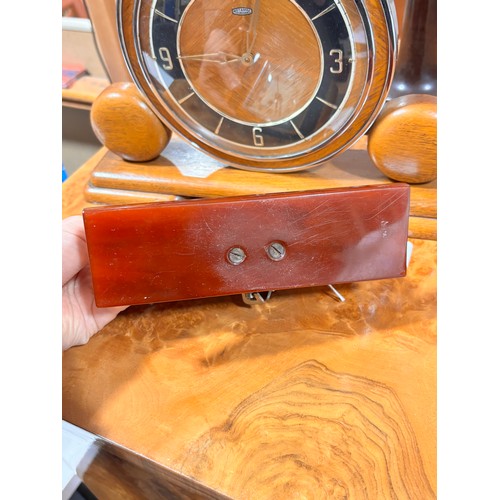 82 - 2 Art Deco mantel clocks, comprising a Bayard two-colour Bakelite-cased 8-day clock, length 17cm, an... 