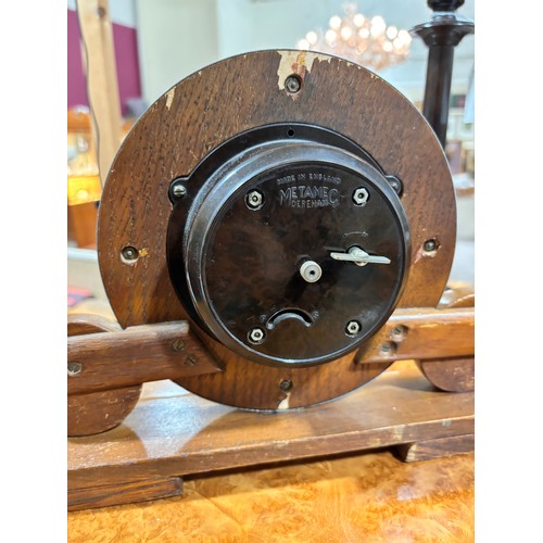 82 - 2 Art Deco mantel clocks, comprising a Bayard two-colour Bakelite-cased 8-day clock, length 17cm, an... 