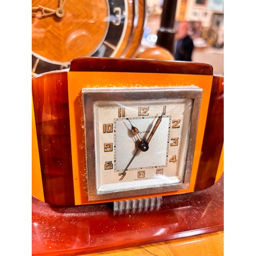 82 - 2 Art Deco mantel clocks, comprising a Bayard two-colour Bakelite-cased 8-day clock, length 17cm, an... 