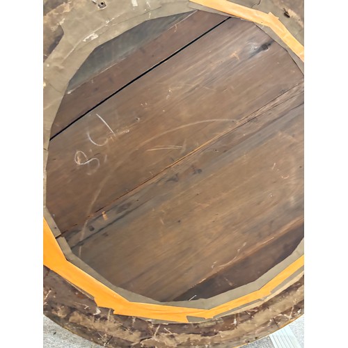 891 - A large Georgian convex mirror, with gilded relief carved wood and gesso surround, original oxidised... 