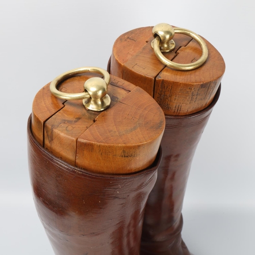 169 - Pair of Victorian brown leather riding boots, with brass-mounted wooden trees