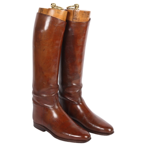 169 - Pair of Victorian brown leather riding boots, with brass-mounted wooden trees