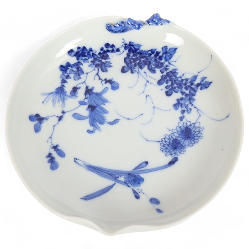 249 - A Chinese blue and white peach-shaped dish, with decorative lip and floral decoration, 6 character m... 