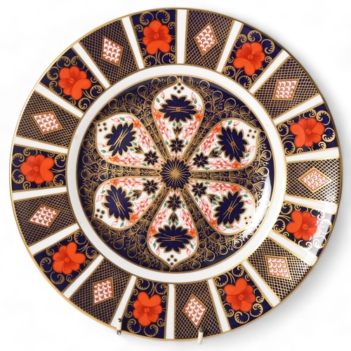 29 - Royal Crown Derby, an Old Imari decorated dinner plate, pattern 1128, diameter 26.8cm