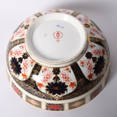 31 - Royal Crown Derby fruit bowl in Imari pattern no. 1128, diameter 24.5cm, H10cm