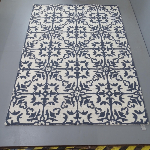 2398 - Jeff Banks for Pour La Maison- A contemporary woollen monochrome design rug, 210x156cm.
