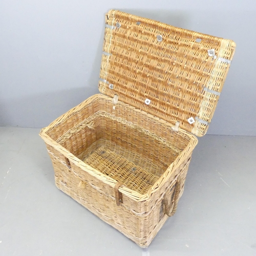 2678 - A wicker laundry hamper. 95x64x64cm.