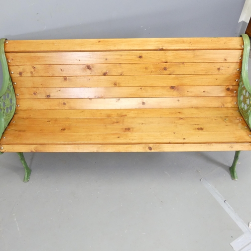 2684 - A pine slatted garden bench, with painted cast-iron ends. 142x72x55cm.