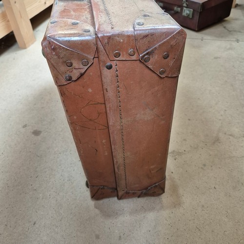 575 - A group of 3 suitcases, including a Vintage leather case, L61cm, a Revelation case, and a small leat... 